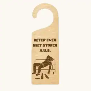 Teveel gedronken? Met deze houten deurhanger krijg jij je verdiende rust. Ook leuk om cadeau te geven!