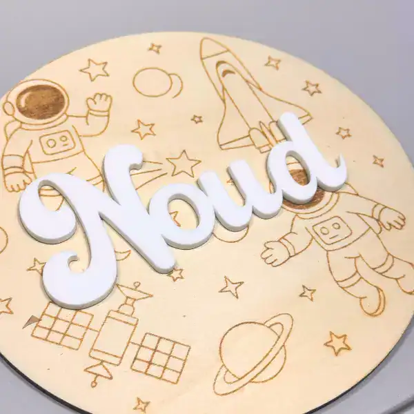 Houten naambordje in het astronaut en ruimte thema - gepersonaliseerd met je eigen naam